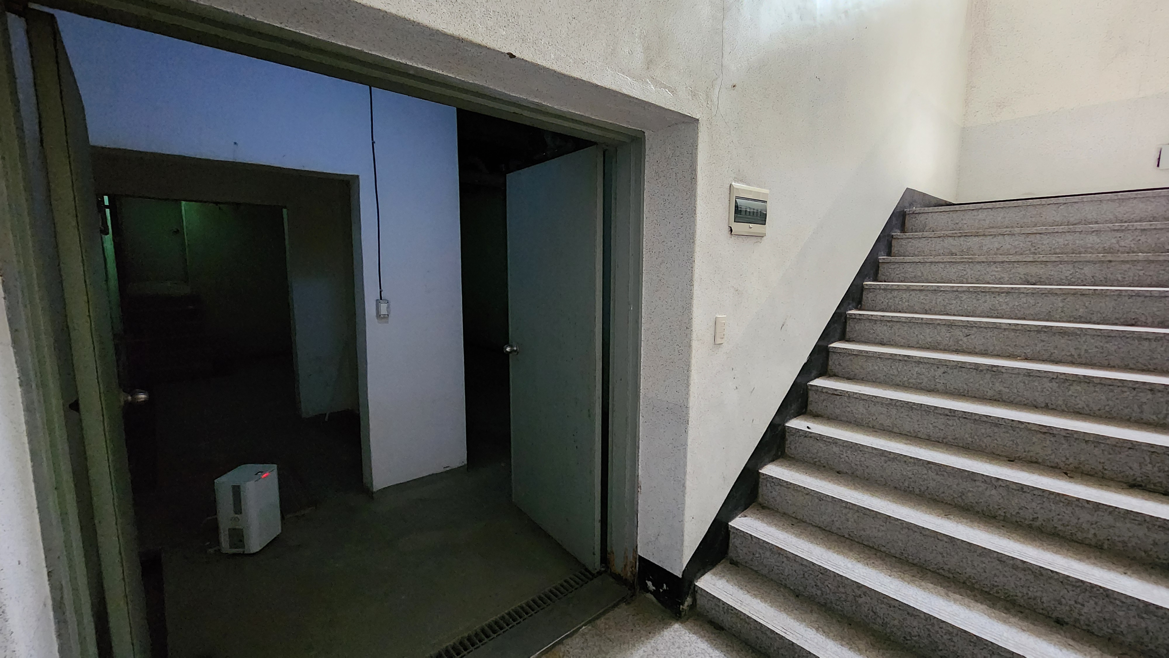 Sub Image 9