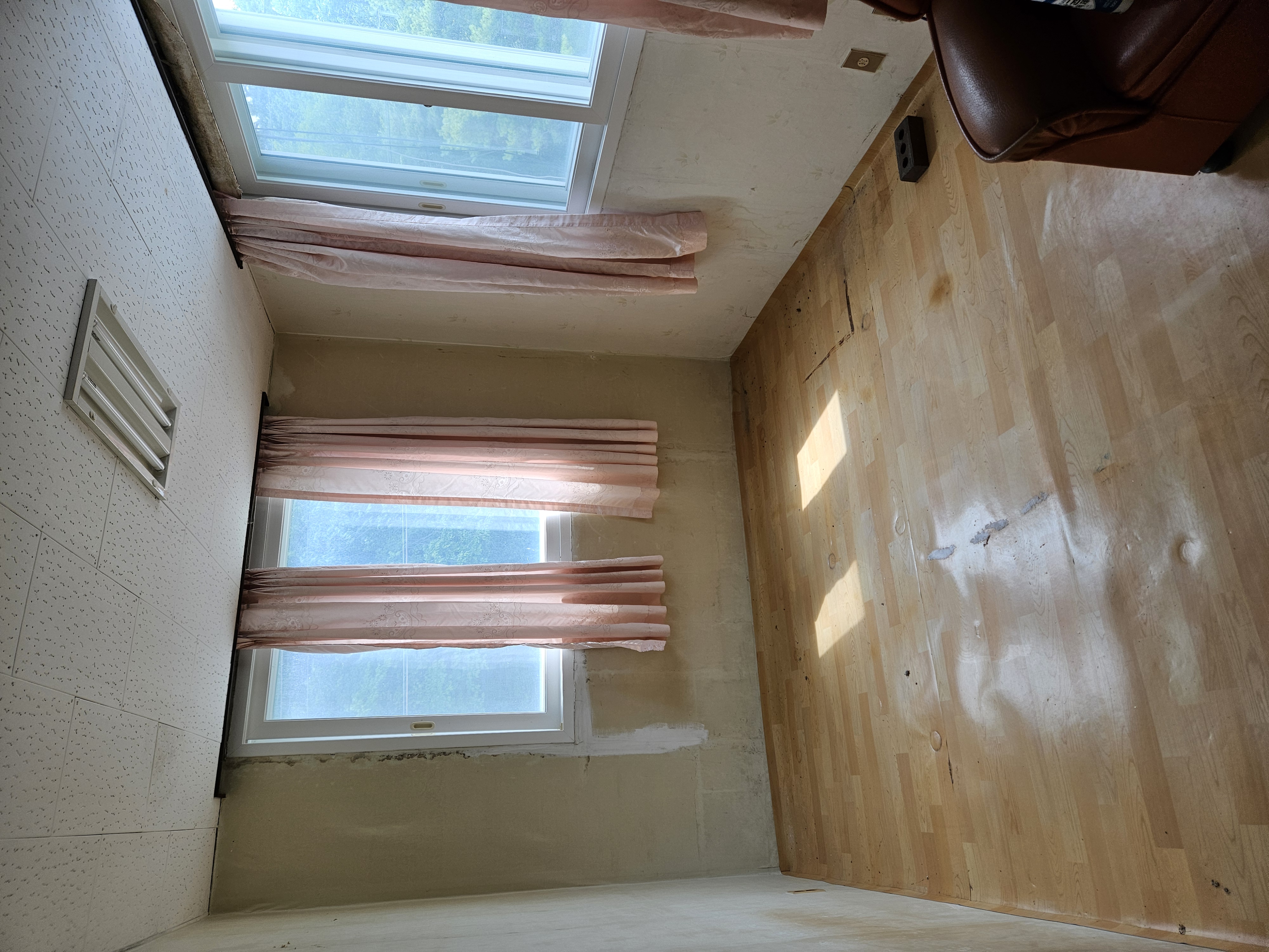 Sub Image 7